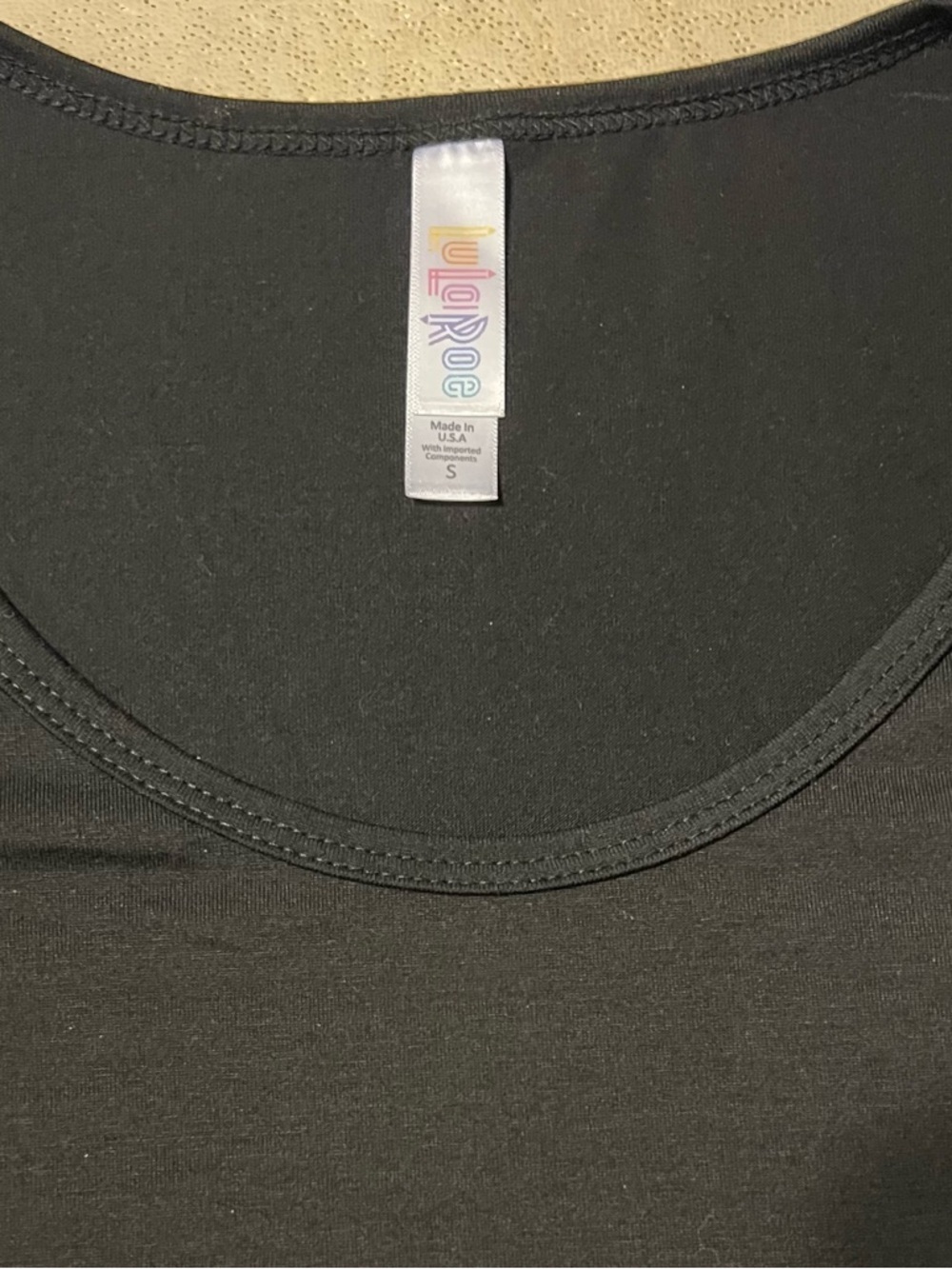 🆕 NWT LuLaRoe Black Long Sleeve Scoop Neck Stretchy “Lynnae” Top Women’s Small - Picture 3 of 6